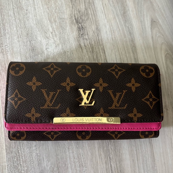 Excellent Condition Wallet - Picture 1 of 5